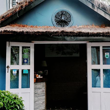 Mingtang Garden Cottage 名堂花园度假屋 Pokhara Bagian luar foto