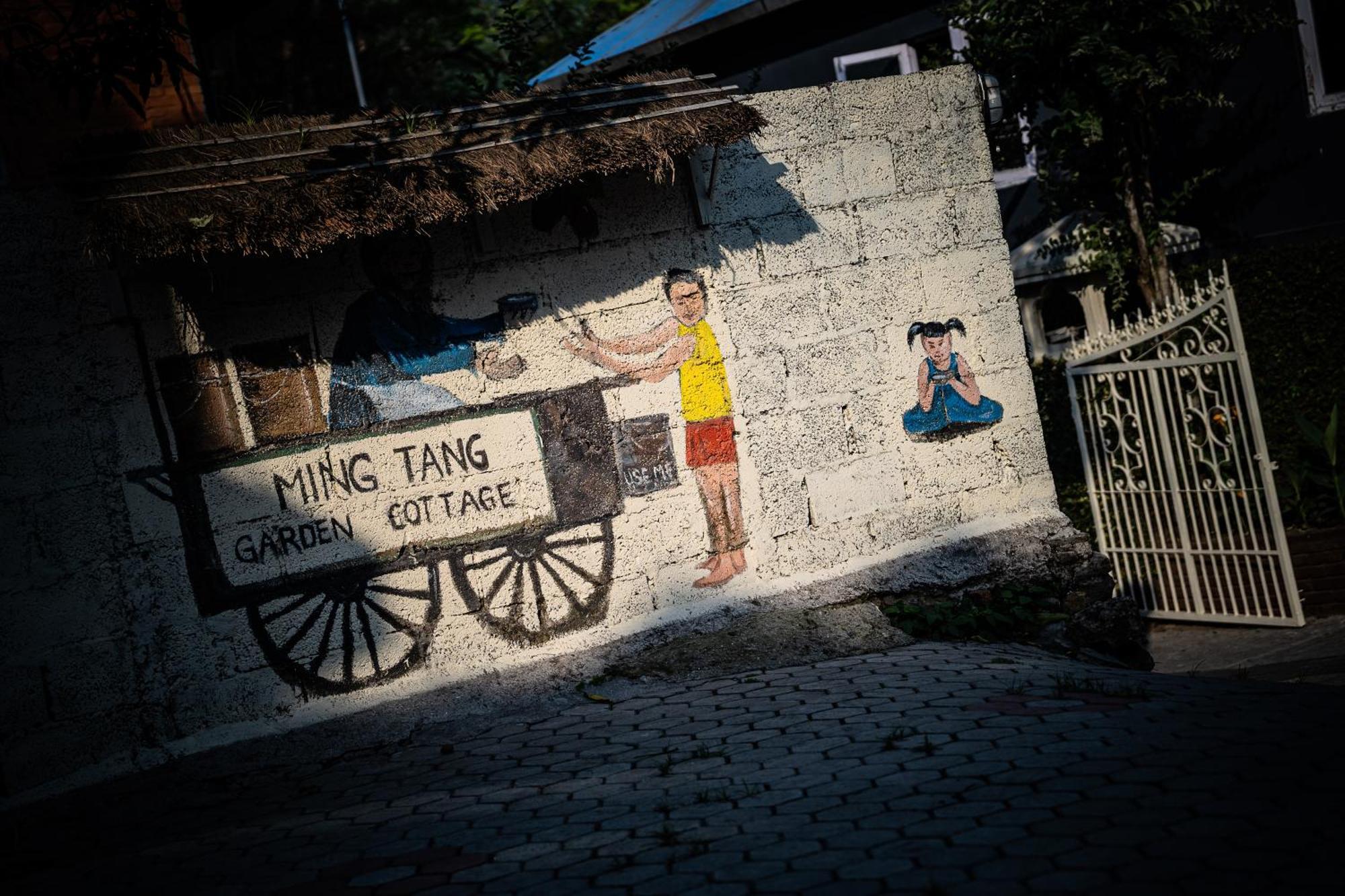 Mingtang Garden Cottage 名堂花园度假屋 Pokhara Bagian luar foto