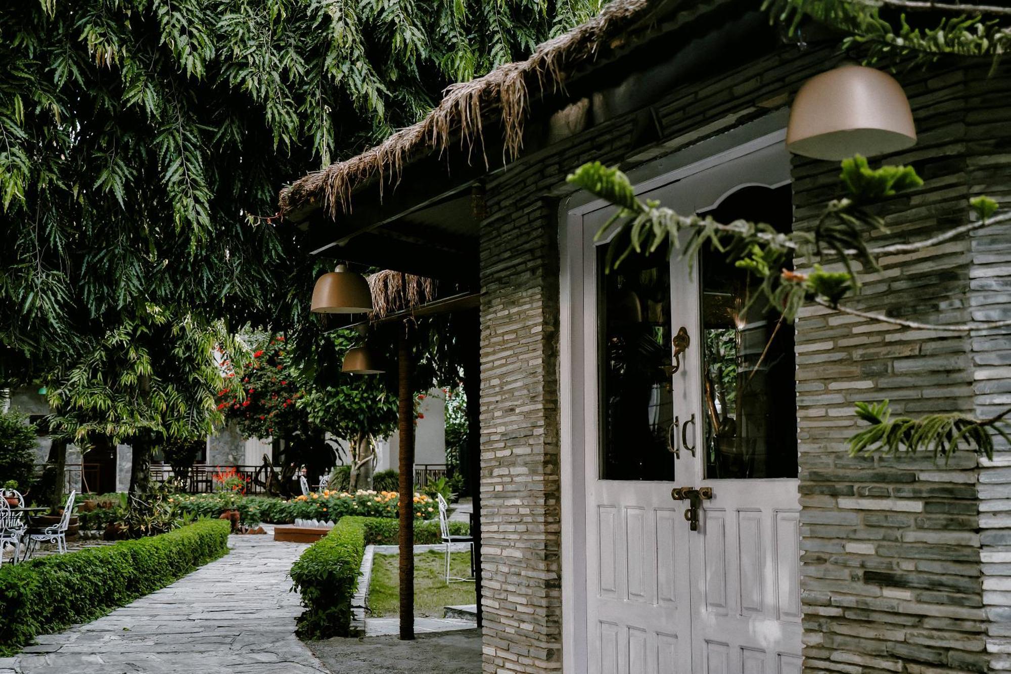 Mingtang Garden Cottage 名堂花园度假屋 Pokhara Bagian luar foto