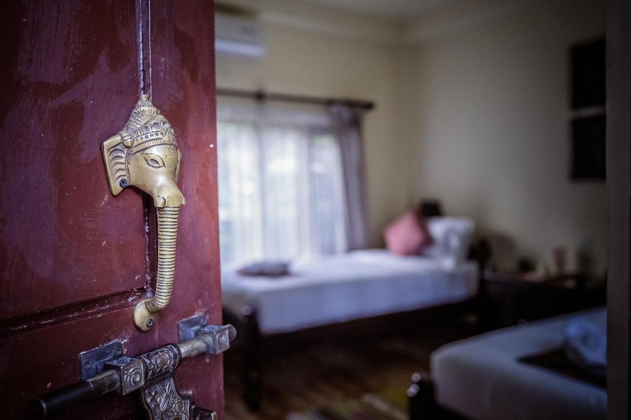 Mingtang Garden Cottage 名堂花园度假屋 Pokhara Bagian luar foto